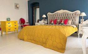 Shabby Chic - Apartment In The Heart Of Vilnius Old Town