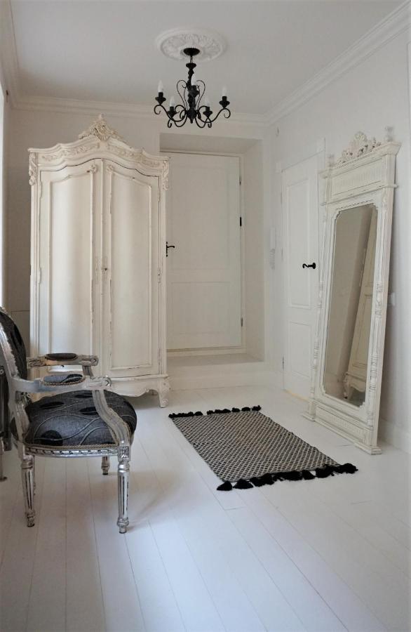 Shabby Chic - Apartment In The Heart Of Vilnius Old Town Екстер'єр фото